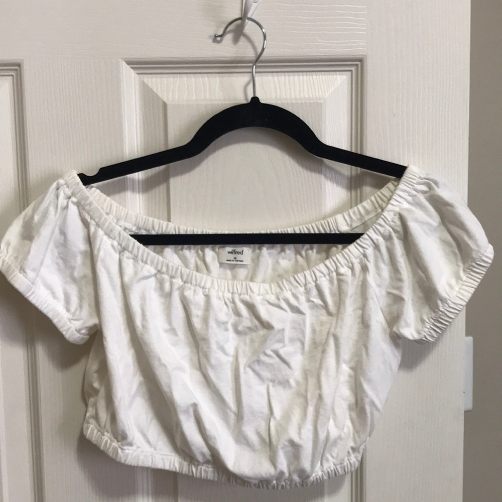 Off the shoulder crop